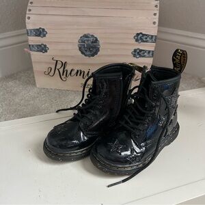 8c doc martens